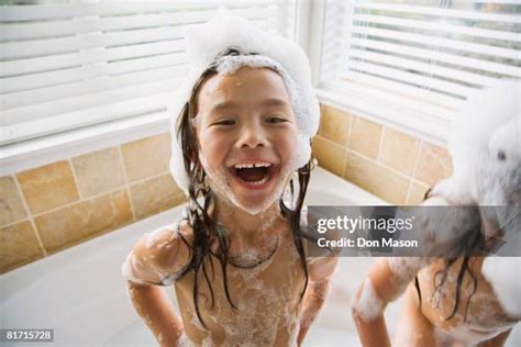 Mom Walks In on Young Son in Bathtub, Unprepared for What